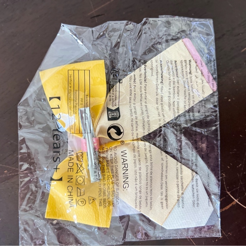 NIP 1 piece Back To School Yellow Pencil Shaped Bow Hairpin - Picture 3 of 3